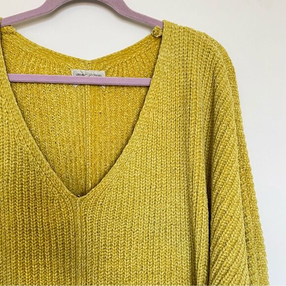 Urban Outfitters Oversized Chunky Sweater V-Nexk Mustard Fall Winter Size Small - Picture 2 of 5